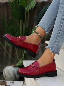 Damskie mokasyny ze skóry lakierowanej w stylu brytyjskim z metalowym zdobieniem, uniwersalne buty wsuwane - Czerwony - Zobacz 3