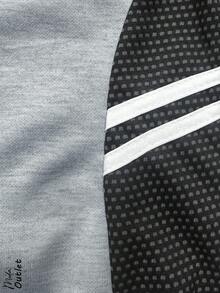 Short casual y deportivo para hombre, estampado de dos líneas pequeñas en los laterales de la prenda, talle de cintura natural con cordón y ajuste de pierna suelto, bolsillos funcionales con cierre para mayor seguridad, tela de poliéster y elastano, apto para temporadas de primavera y verano, muy fresco y cómodo, ideal para hacer deporte o el uso casual. - Gris - Ver 4