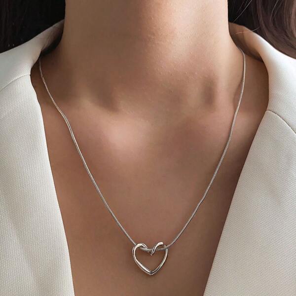 1pc Luxury Minimalist Hollow Heart Design Pendant Necklace, Simple Stylish Choker, Versatile Layering Necklace, Birthday Gift For Friend