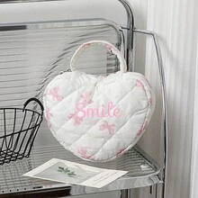 Individuell bestickte gesteppte herzförmige Kosmetiktasche mit Griff, Schleifenblumen-Reise-Make-up-Tasche, tragbare Kulturtasche, Waschbeutel, kleiner Aufbewahrungsorganizer für Mädchen, personalisiertes Geschenk zum Geburtstag oder Feiertag, Weihnachtsgeschenkzubehör - Verschiedenfarbig - Übersicht 27
