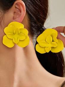 1 paire de boucles d'oreilles cloutées en métal 3D exagérées en forme de fleur, pour femme, usage quotidien, professionnel, voyage, fête