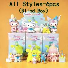 Sanrio Statuina decorativa di Hello Kitty di Sanrio, ornamento per auto, regalo di compleanno, decorazione a forma di gatto KT, decorazione. Giocattolo in confezione cieca, ornamento da scrivania fatto a mano per l'ufficio, ornamento per auto e regalo unico e creativo, in PVC fatto a mano, regalo per festival e compleanni [colore e stile casuali]