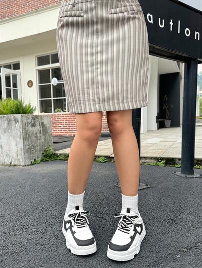 DareSee 女士时尚百搭透气舒适防滑耐穿休闲运动鞋，黑白撞色圆头设计，适合音乐节、Y2K、返校季、秋冬季节等场合，是音乐节的理想礼物。