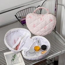 Individuell bestickte gesteppte herzförmige Kosmetiktasche mit Griff, Schleifenblumen-Reise-Make-up-Tasche, tragbare Kulturtasche, Waschbeutel, kleiner Aufbewahrungsorganizer für Mädchen, personalisiertes Geschenk zum Geburtstag oder Feiertag, Weihnachtsgeschenkzubehör - Verschiedenfarbig - Übersicht 6