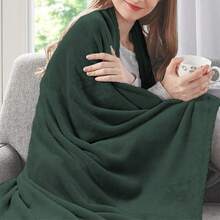 Soft Blanket, Throw, Or Quilt For A Double Or Single Bed Made Of Fleece Or Flannel – Lightweight, Warm, Cozy, And Comfortable, Perfect For All Seasons. Ideal For The Sofa, Bed, Picnics, Travel, Camping, And Everyday Use. Brings Warmth To The Living Room And Bedroom. A Great Gift Idea For Mom, Friends, And Home Decor Lovers. Available In A Variety Of Colors And Sizes To Suit Every Need. - Xanh đậm - Xem 10