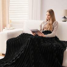 Super Soft King Blanket Pink Premium Silky Flannel Fleece 3D Ribbed Jacquard Lightweight Bed Blanket All Season Use (Pink Ribbed, King(90"X110")) - Black Ribbed - 查看 4