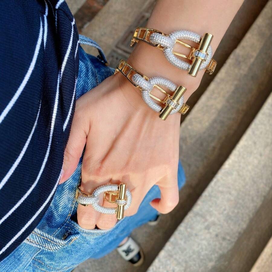 新款时尚女士不锈钢手链，优雅扣环，奢华珠宝，推荐奢华礼物 - 金色 - 查看 1