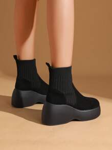 女士时尚新款弹力针织踝袜靴，黑色绒面革厚底学院风休闲日常穿着，舒适轻便的鞋底，圆头适合所有脚型，百搭秋冬细靴