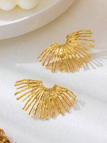 1 Pair Retro Exaggerated Minimalist Gold Fanshaped Women Stud Earrings, Suitable For Daily Wear, Banquet And Party