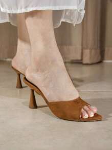 Sandália Tamanco Feminino Bico Fino Salto Taça 8cm Conforto com Elegância e Estilo