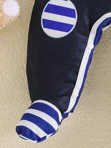 1 pieza Pelele de manga larga con pies para bebé recién nacido niño con estampado de oso y rayas azul marino, elegante y minimalista, apto para todas las estaciones - Azul Marino - Ver 5