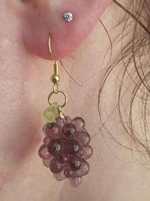 2 pièces Boucles d'oreilles fausses en forme de raisins adorables, petits et raffinés bijoux à thème de fruits, bon marché et chic pour les pique-niques, les vacances et le glamour quotidien, design de grappes de raisins doux
