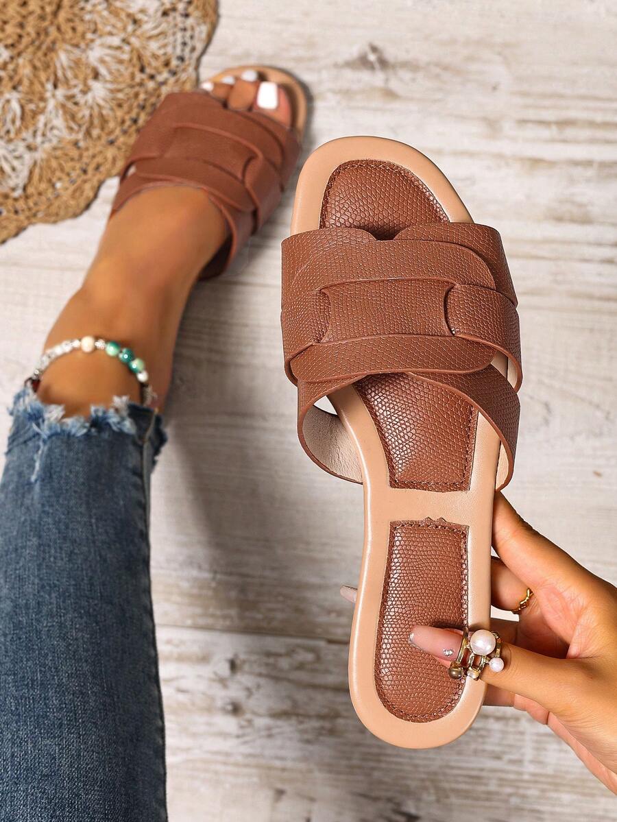 春夏新款时尚休闲系带女士凉鞋，舒适平跟圆头沙滩拖鞋，百搭简约设计