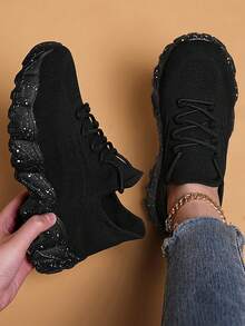 Women's Black Wave Sole Sneakers - Spot Detail Ripped Jeans Fit, All-Day Gold Chain Comfort - màu đen - Xem 1