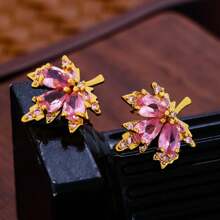 1 Pair Women's Fashionable Earrings, Elegant & Luxurious Maple Leaf Shaped Copper Inlay Synthetic Zirconia, Suitable For Daily, Party, Festival And Couple Gift