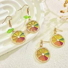 2 pièces Boucles d'oreilles pendantes originales et colorées en alliage en forme de tranches de citron mignon, pour un port quotidien pour femmes