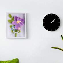 Marco de fotos de ganchillo hecho a mano con flores artificiales multicolores (22 x 17 cm, 22 x 22 cm, 31,3 x 22,3 cm) para decoración del hogar, con estampado floral realista, marco de fotos, cuadros de pared, dibujos y manualidades. - Multicolor - Ver 1