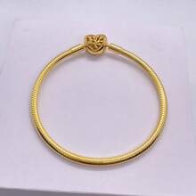 1 pièce Bracelet classique de mode pour femmes avec perles et motif d'os de serpent. Convient parfaitement pour un assortiment au quotidien et fait un cadeau de vacances idéal