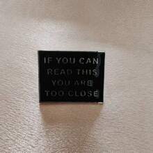 1 Broche cuadrado con letra inglesa, alfileres de solapa, accesorio decorativo para mochila y sombrero, para uso diario
