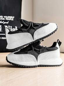 Men's Bottom Shoes With Random Letters Printed On The Leather Surface Breathable And Sweat-Proof Summer Essential Sports Shoes For Men's Outdoor Fitness Training Can Be Worn In Four Seasons With Serrated Soles, Non-Slip And Wear-Resistant Soft Soles, Comfortable, Light And Casual Flat Shoes For Men.