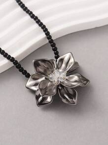 1 pieza Elegante collar gargantilla de camelias de perlas falsas recubiertas de acrílico y metal, adecuado para que las mujeres lo usen a diario, en fiestas y en ocasiones formales