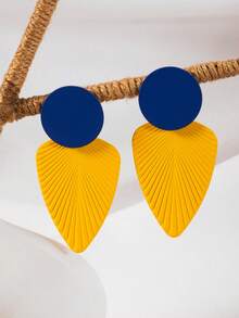 1 Pair Of Round Leaf Pendant Earrings - Yellow - View 1