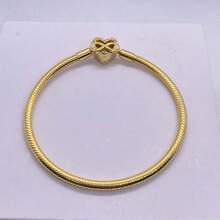 1 pièce Bracelet classique de mode pour femmes avec perles et motif d'os de serpent. Convient parfaitement pour un assortiment au quotidien et fait un cadeau de vacances idéal