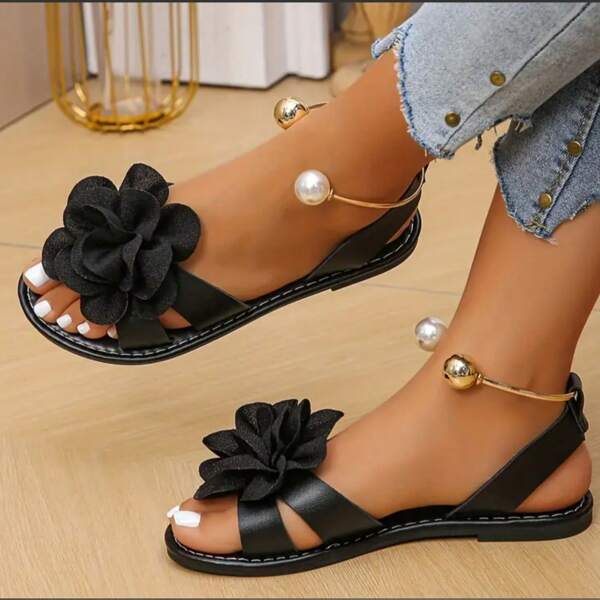 Damen Sommer 3D Blumen Deko Knöchelriemen Flache Sandalen - Offene Rückseite Synthetikleder Lässig Schuhe, bequeme Gummisohle Strand Essentiell Slip-On, modische verschleißfeste rutschfeste Sandalen