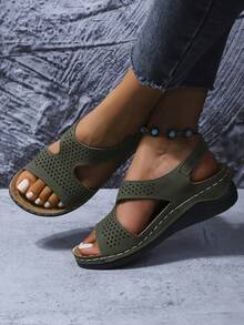 夏季女士休闲坡跟镂空厚底凉鞋，压花可调节钩环平台，舒适坡跟，露趾设计，纯色时尚凉鞋，绿色、棕色、白色