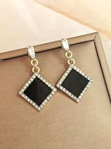 1 par de aretes colgantes cuadrados de gota de aceite negro con forma de corazón de estilo retro y de alta gama para mujeres, diseño versátil