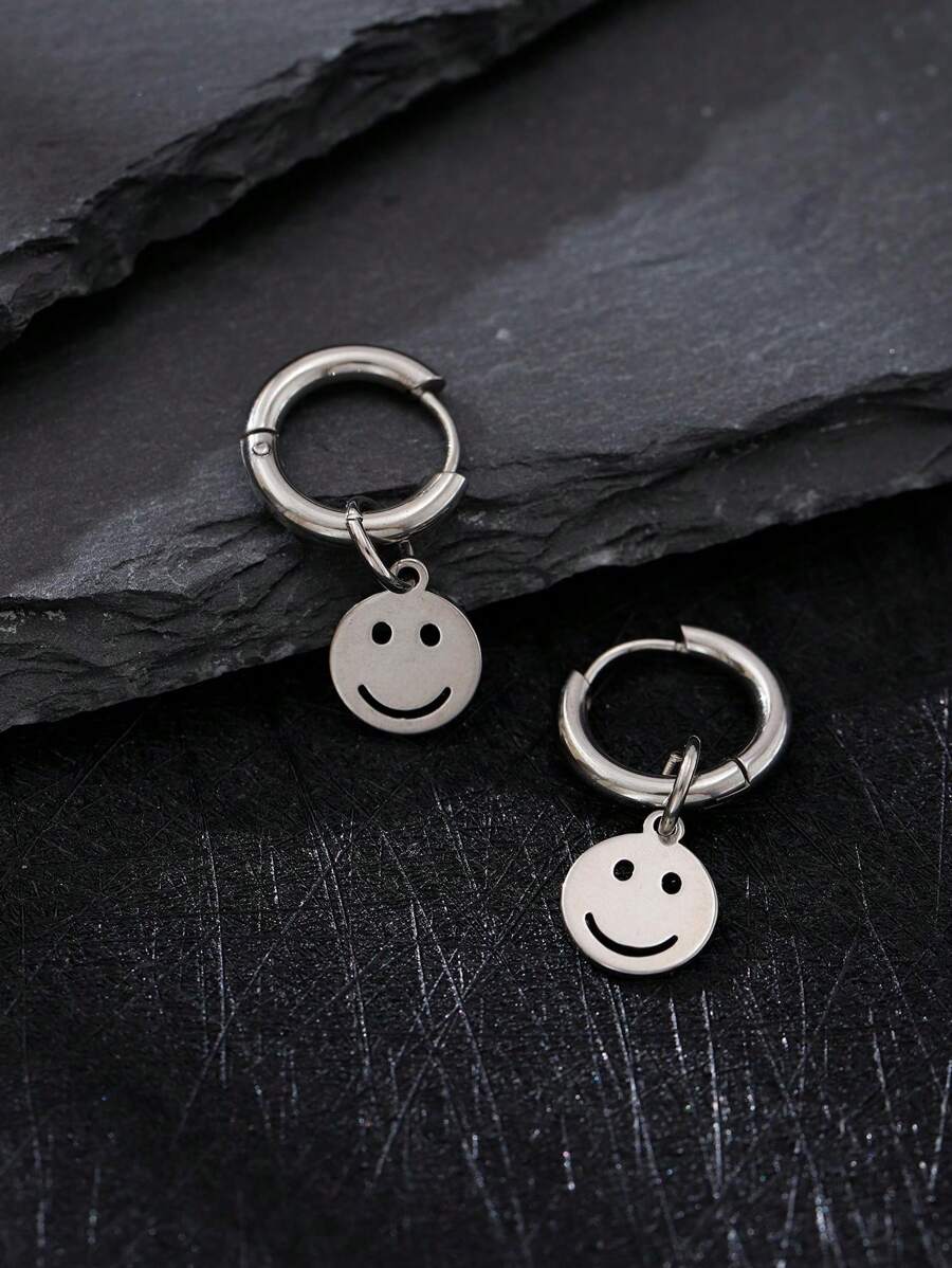 1 paire de boucles d'oreilles minimalistes mode, décontractées et amusantes avec une expression de visage souriant. Convient pour la décoration et le port quotidien. Peut être offert à votre petit ami, à la famille ou aux amis.