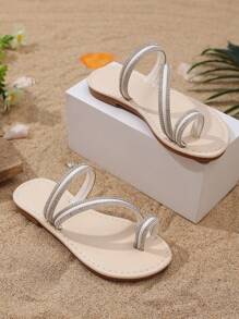 1 Pair Toddler Girls White Fashion Slip-On Sandals With Metallic Buckle Decoration, Cute Round Toe Design, Suitable For Daily, Beach, Party Wear, Summer New Arrival