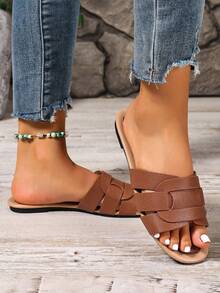 春夏新款时尚休闲系带女士凉鞋，舒适平跟圆头沙滩拖鞋，百搭简约设计