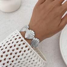1 pièce Bracelet à manchette ouvert style vacances avec étoile de mer et coquillage, bracelet en métal à motif floral pour le port quotidien