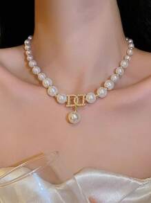 Set de 3 piezas de collar de perlas grandes y pendientes de lujo ligero exagerado de alta gama para mujeres, joyería con dijes, collar con encanto de la suerte, accesorios versátiles y personalizados de verano, regalo para el Día de los Te, San Valentín, Día del Día De Acción De Gracias, regalos de Navidad adecuados para uso diario