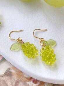 2 pièces Boucles d'oreilles fausses en forme de raisins adorables, petits et raffinés bijoux à thème de fruits, bon marché et chic pour les pique-niques, les vacances et le glamour quotidien, design de grappes de raisins doux