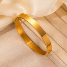 1 件经典流行钛钢 18K 镜面抛光、不褪色、电镀防水女士手链