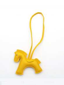 1 件奔腾的骏马和狗钥匙扣 - PU 皮革马术吊饰，14 种颜色（绿色、黑色、粉色、蓝色、黄色、白色、棕色、红色、橙色、棕色、深蓝色、深棕色、黑色、紫色、酒红色） - 可调节钥匙、包包、手机链带 - 情人节男女礼物 - 可与背包搭配