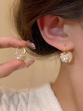 1 Pair Fashionable Diamond-Encrusted Ball Earrings, Exquisite Shell Flower Earrings With Luxury Vibe, Suitable For Weddings, Brides & Bridesmaids