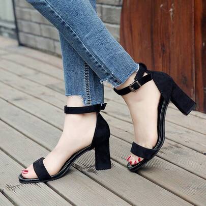 Sandalias de tacón alto para mujeres con tacones gruesos y dedos abiertos abrochados con tacones altos romanos