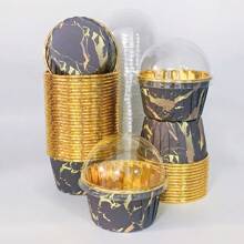 Cakegiugiu Set, 50/100 pièces de caissettes à muffins jetables avec couvercles, caissettes à muffins jetables avec couvercles, caissettes à cupcakes résistantes à la chaleur et brillantes, moules à muffins, ustensiles de cuisson, caissettes à gâteau à bord incurvé, support à gâteau, caissette à cupcake pour mariage et fêtes d'anniversaire