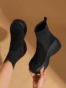 女士时尚新款弹力针织踝袜靴，黑色绒面革厚底学院风休闲日常穿着，舒适轻便的鞋底，圆头适合所有脚型，百搭秋冬细靴