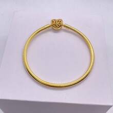 1 pièce Bracelet classique de mode pour femmes avec perles et motif d'os de serpent. Convient parfaitement pour un assortiment au quotidien et fait un cadeau de vacances idéal