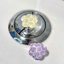 2 PC Exquisite Flower-Shaped Water Ripple Toilet Flush Auxiliary Button, Clear Color More Suitable For Summer, Bathroom And Bedroom Accessory Ornaments, Car Interior Diy Small Ornaments, Can Be Used As Drawer Handle, Wardrobe Handle, Nail Protection, Making Your Life More Comfortable
