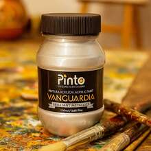 Pinto Pintura Acrílica Metálica 100 ml Color 560 Blanco Perlescente • Acabado Metalizado / Perlescente con Alta Pigmentación • Viscosidad Media, Textura Suave y Gran Poder Cubriente • Resistente a la Luz y Libre de Ácido (No Tóxica) • Excelente Adherencia en Madera, Lienzo, Cartón, Papel, Cerámica, Yeso, Piedra, Unicel, Plástico • Base Agua, Fácil Limpieza y Secado Rápido • Ideal para Arte Decorativo, Manualidades, Murales, Modelado, Artes Plásticas y Técnicas Mixtas • Disponible en Amplia Gama Metálica Iridiscente y Perlescente • Bote de Calidad Profesional de Marca Pinto • Perfecta para Estudiantes, Talleres, Artistas y Creadores DIY • Producto Nacional con Confianza y Durabilidad • Talla Compacta para Uso en Estudio o Hogar • Apto para Exterior e Interior dependiendo de sellado* - Blanco - Ver 1