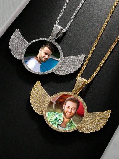 1 Stück runder personalisierter Fotoschmuck mit Flügeln, Foto Anhänger, personalisierter Fotoanhänger mit dem Spruch "Deine Flügel sind bereit" für personalisiertes Schmuckstück, Weihnachtsgeschenk sehr erinnerungswürdig, in Gold, Silber, stylish, farbig, vintagefarben, einfach, unisex, Alltagsstil, süß, individuell, personalisiert, einzigartig, ideal als Geschenk für ihn, ideal als Geschenk für sie, für sie, Freund, Freundin, Vater, Mutter, Familie, Freunde, für Jahrestage, für Geburtstage, für Abschluss, für Abschlussball, für Partys