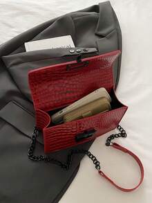 复古时尚印花迷你方形包 五金锁扣 翻盖开口 金属链条 简约单肩包 适合女性日常使用