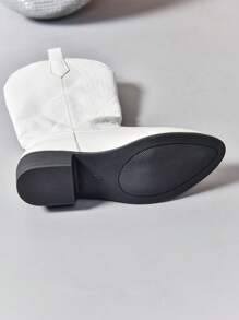 Western Style Embroidered Vintage Boots For Girls, Retro Platform Mid-Calf V-Cut Riding Boots, Winter New Arrival