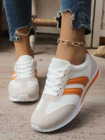 Modische orangefarbene Damen Sneaker mit weißen Schnürsenkeln und Gummisohlen - Bequeme Freizeitschuhe mit niedrigem Profil für alle Jahreszeiten, komfortable Walkingschuhe | Freizeitschuhwerk | Gummisohlen Sneaker