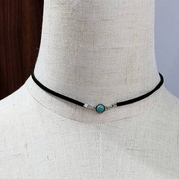 1 Stück mehrfarbige Stein eingelegt, schwarzes koreanisches Samt Choker Halskette, modischer, retro, vielseitiger, geometrischer 3D, eleganter, niedlicher, bohemien-artiger natürlicher Stein Halskette, geeignet für den täglichen Lässig-Stil, Partys, Reisen